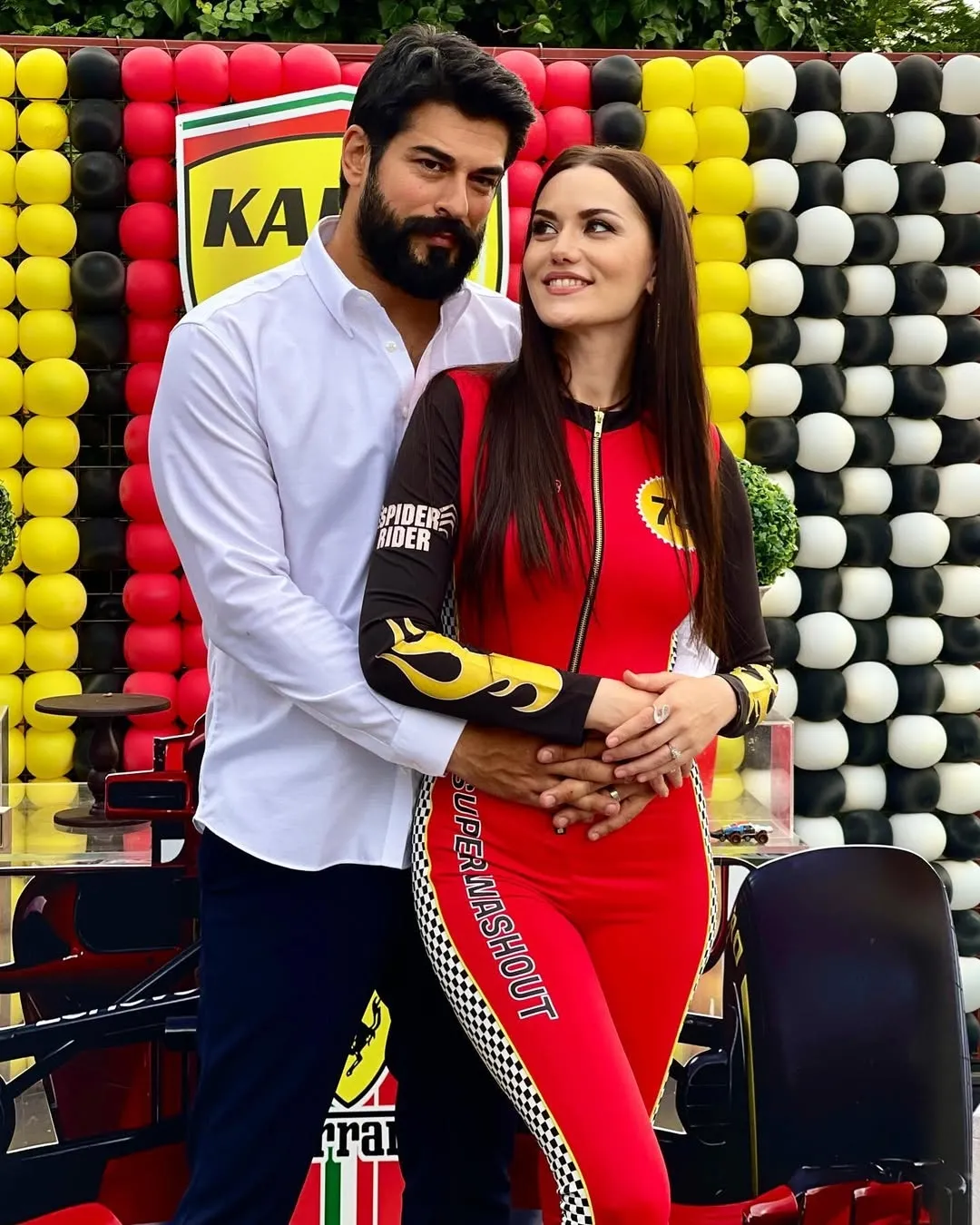 Kuruluş Osman’ın başrolü Burak Özçivit’in baldızlarına bakın! Fahriye Evcen’in kardeşleri "Güzellik genetik" dedirtti - 4