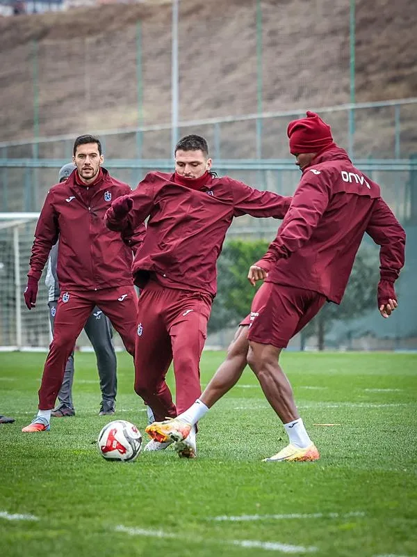 trabzonspor-161-hafta-sonra-ust-uste-6-galibiyetini-hedefliyor-1774518449339.jpeg Trabzonspor 161 hafta sonra üst üste 6. galibiyetini hedefliyor-2