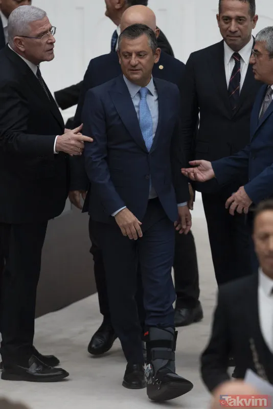 Filistin oturumuna mazeret sunan CHP lideri Özgür Özel Can Atalay için seke seke Meclis'e geldi! Bir de üstüne DEM Grubu'na gitti - 7
