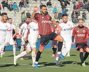 Hakem Özcan şaşırdı! Puanlar paylaşıldı