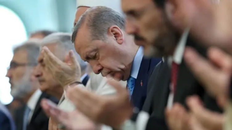 Kaybedilen şehitlerimiz için, Başkan Recep Tayyip Erdoğan'ın tilavetiyle Fatiha Suresi ve Bakara Suresi!