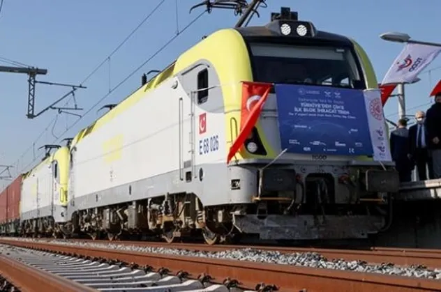 CHP'li trollerin "Halkalı'da kaldı" dediği tren Çin'in Xian kentine ulaştı!