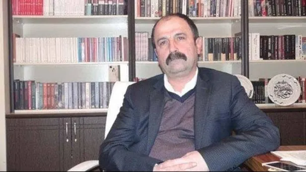 kilicdaroglunun-bayrak-hazimsizligi-olan-danismani-nusirevan-elciden-skandal-savunma-1673474611299.jpeg Kılıçdaroğlu'nun bayrak hazımsızlığı olan danışmanı Nuşirevan Elçi'den skandal savunma!-12