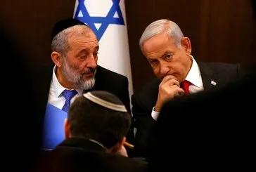 Netanyahu hükümeti dağılıyor mu?