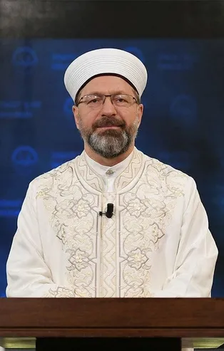 Diyanet İşleri Başkanı Erbaş'tan İzmir'deki cami provokasyonuna tepki: "Bu suçu işleyenler inşallah en kısa zamanda bulunur"