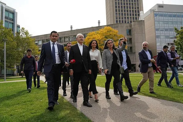 kemal-kilicdaroglunun-abdye-yaptigi-icazet-turundaki-sir-8-saat-nasil-ortadan-kayboldu-kimlerle-gorustu-1665571690910.jpeg Tuncay Özkan Kemal Kılıçdaroğlu'nun 'sır 8 saati'ni açıklayamadı! "Biz Mustafa Kemal’in yolcusuyuz"-4