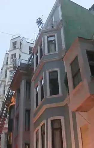Beyoğlu'nda otelde korkutan yangın