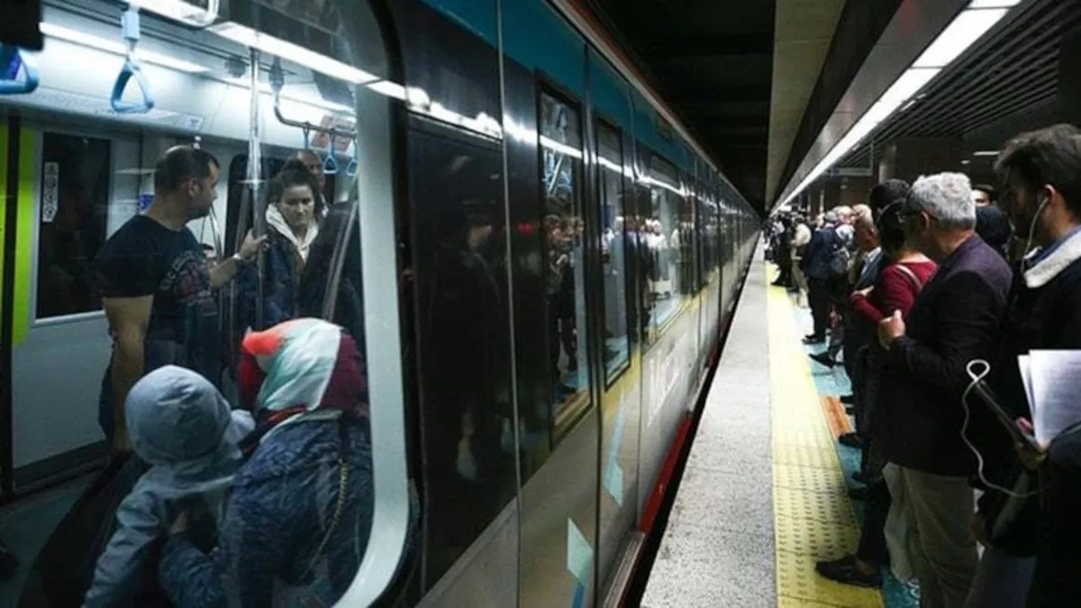 Marmaray'da teknik arıza! Seferler gecikmeli olarak yapılıyor