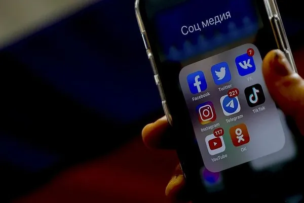 Kimi soyunuyor kimi nefesini tutuyor, kimi ise resmen dileniyor: TikTok’da rezillik sınır tanımıyor-4