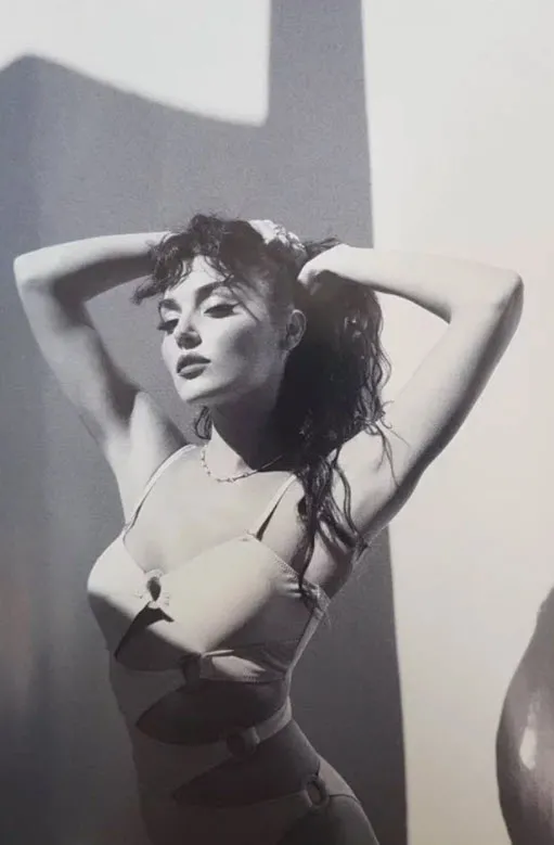 Hande Erçel'e Kerem Bürsin aşkı yaradı! 'Yataktan çıkmak istemediğim günler' oluyor diyor... 1 dakika yetti cayır cayır yakıyor-9