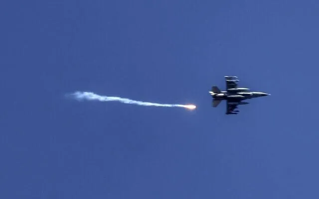 Hizbullah’tan İsrail’e yeni atak! Sınır hattında askeri hedeflere dört saldırı! Lübnan'dan gelen İHA'lar Golan Tepeleri'ni ateşe verdi.-2