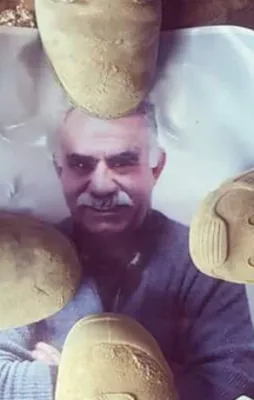 Teröristbaşının fotoğrafı ayaklar altında