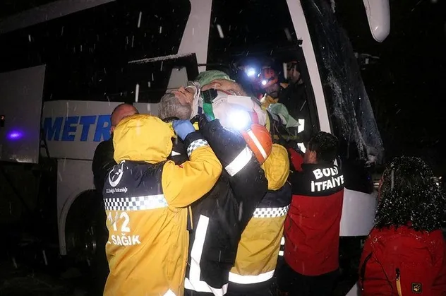 Son dakika: TEM’de zincirleme trafik kazası: 1 ölü 19 yaralı