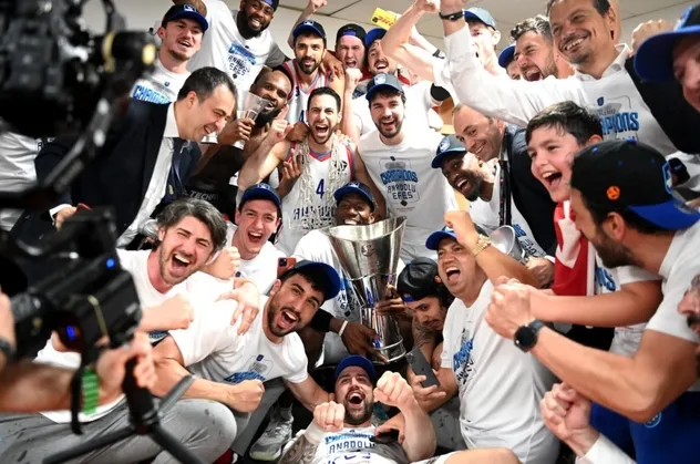 Euroleague şampiyonu Anadolu Efes Türkiye'de: "Söz vermiştik, yerine getirdik"