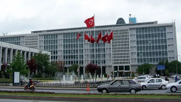 ibbyi-zarara-sokan-yoneticilerin-astronomik-maaslarina-bir-zam-da-huzur-hakki-uzerinden-yapildi-1634194053690.jpg İBB'yi zarara sokan yöneticilerin astronomik maaşlarına bir zam da huzur hakkı üzerinden yapıldı-9