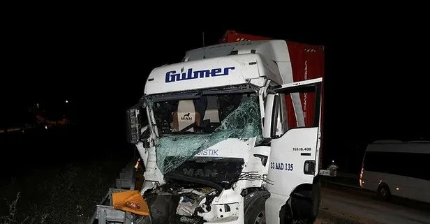 Son dakika: Adana’da önündeki tıra çarpan tırın şoförü öldü