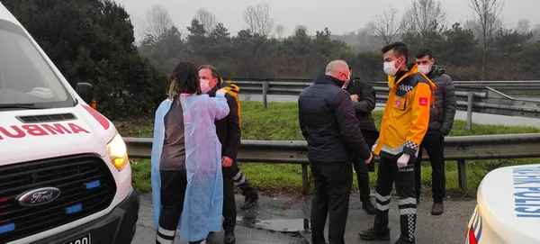 son-dakika-tem-otoyolunda-meydana-gelen-zincirleme-kazada-6-luks-arac-birbirine-girdi-1608025559815.jpg SON DAKİKA: TEM Otoyolu'nda meydana gelen zincirleme kazada 6 lüks araç birbirine girdi-8