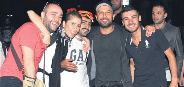 Gezi Parkı’nda Mega halay