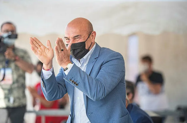 CHP'li İzmir Büyükşehir Belediye Başkanı Tunç Soyer yardım kampanyasını kendi şovuna dönüştürdü! Skandala tepki yağdı