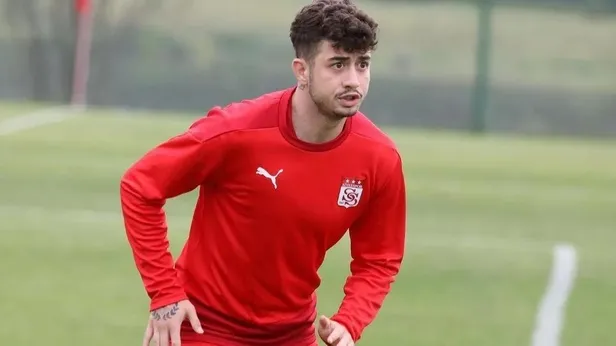 besiktas-yerli-transferine-agirlik-verdi-kaan-ayhan-ve-kerem-atakan-kesgin-harekete-gecti-1659396871392.jpeg Beşiktaş yerli transferine ağırlık verdi! Kaan Ayhan ve Kerem Atakan Kesgin harekete geçti-3