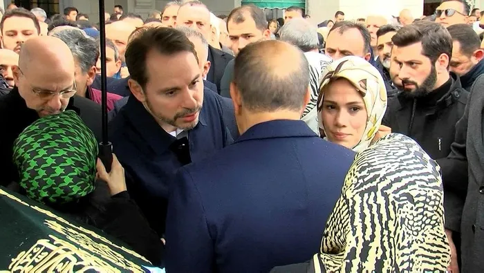 kalyoncu-ailesinin-aci-gunu-fahri-cengiz-kalyoncu-son-yolcuguna-ugurlandi-1703165641356.jpeg Kalyoncu Ailesinin acı günü: Fahri Cengiz Kalyoncu son yolcuğuna uğurlandı-3