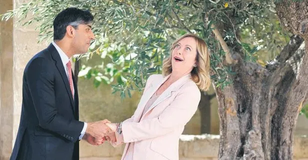 İngiltere Başbakanı Sunak'ın, İtalya Başbakanı Meloni'ye sarılmak istemesi olay oldu