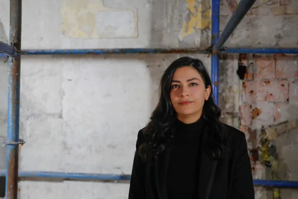 istanbulda-her-gun-yanindan-milyonlar-geciyor-haldun-taner-sahnesinde-sivanin-altindan-kitabe-cikti-1634281511971.jpg Haldun Taner Sahnesi'nin restorasyon çalışmalarında mimar kitabesi bulundu-9