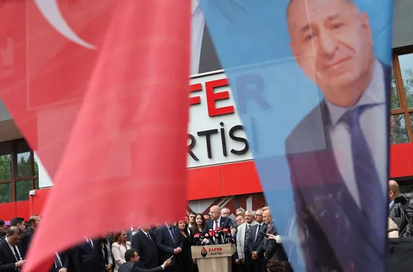 7li-koalisyonun-yeni-uyesi-umit-ozdagin-sicili-kabarik-demedigini-birakmadi-sonunda-destek-acikladi-1684926696273.jpg 7'li koalisyonun yeni üyesi Ümit Özdağ'ın sicili kabarık: Demediğini bırakmadı sonunda destek açıkladı-7