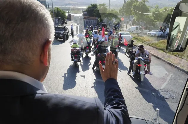 Binali Yıldırım'a motosikletlilerden sürpriz