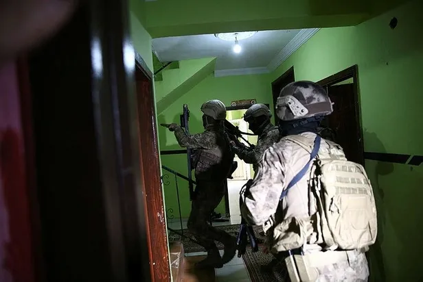 mersinde-teror-orgutu-deasa-operasyon-2-bombaci-paketlendi-1652087752342.jpeg Mersin'de terör örgütü DEAŞ'a operasyon: 2 bombacı paketlendi-4