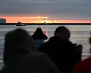Batmayan güneş İzlandalı Müslümanları ikiye böldü