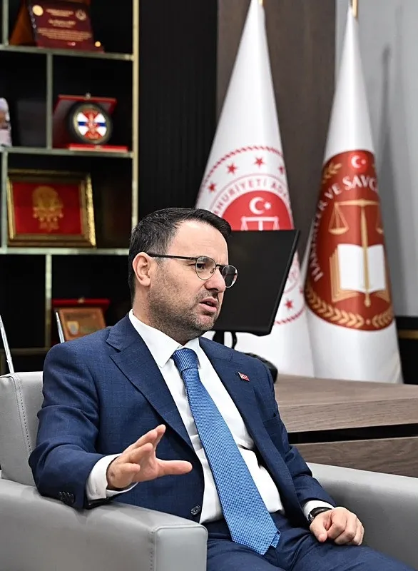 bakan-gurlekten-fon-sorusturmasi-aciklamasi-40-milyon-dolar-boyle-bloke-edildi-1790173248270.jpeg Bakan Gürlek'ten 'fon soruşturması' açıklaması: 40 milyon dolar böyle bloke edildi-4