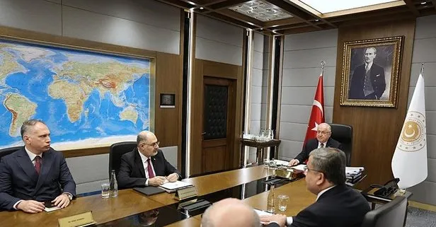 Milli Savunma Bakanı Güler, komuta kademesiyle toplantı gerçekleştirdi: Tehditler sınırlarımıza dayanmadan kaynağında bertaraf ediliyor