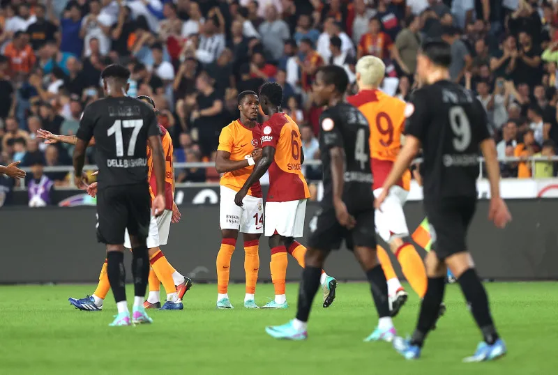 Galatasaray'da Muslera'dan sürpriz karar! - 1
