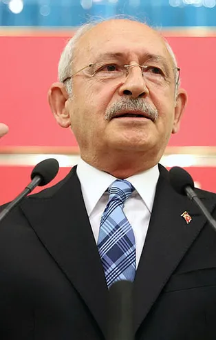 15 Temmuz'da darbecilerin tanklarının yanından geçip giden CHP Lideri Kemal Kılıçdaroğlu: 15 Temmuz'da hep birlikte mücadele ettik