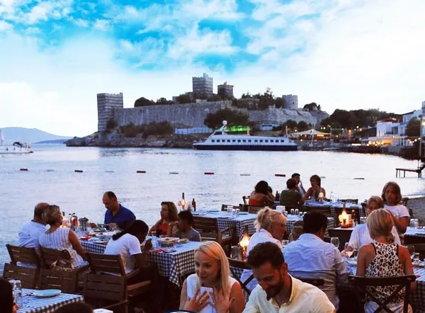 Bodrum'daki lüks restoranlar müşteriye balıklama daldı! Kimi 5 bin 880 TL hesap yazdı kimisi de 6 dilim kavuna 210 TL-5