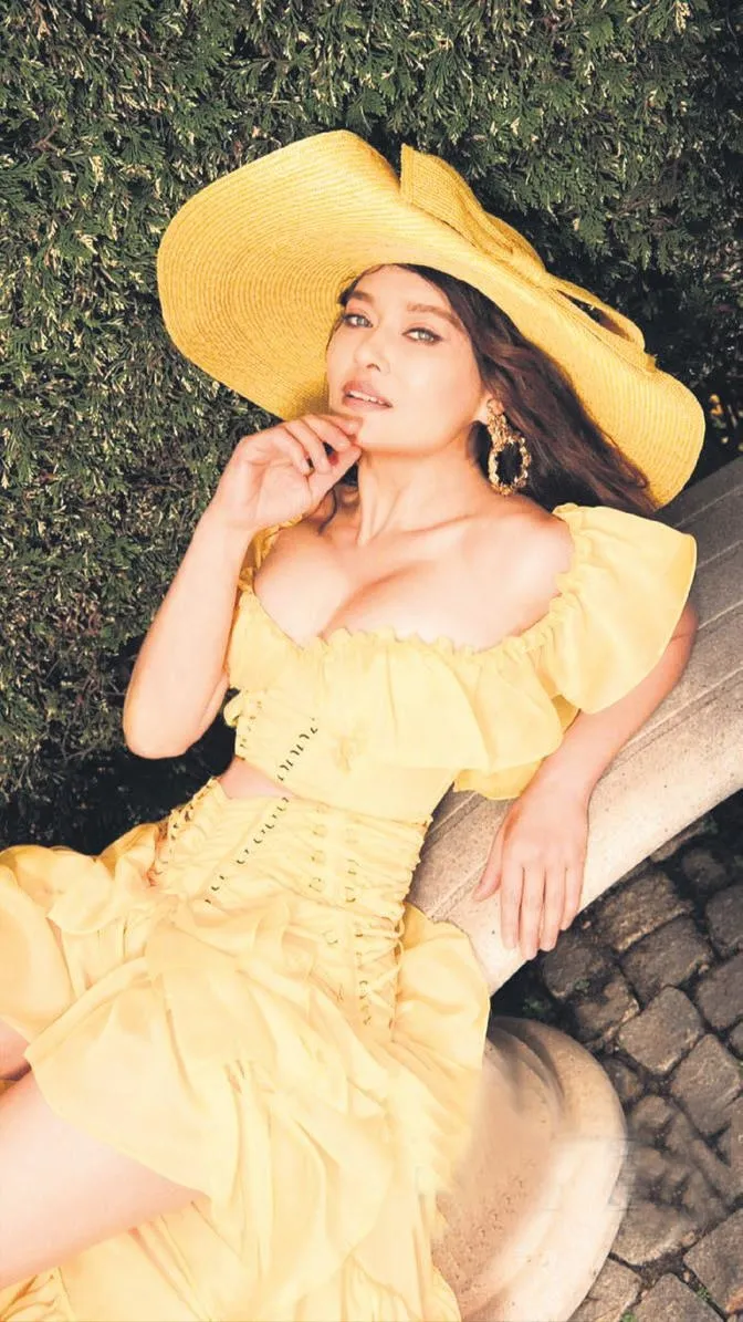 Bodrum'da bir kase çorbaya 132 TL verip kazık yiyen Nurgül Yeşilçay Bodrum defterini kapattı! Güzel oyuncu artık...