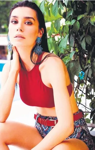 Doğum gününde Sinan Akçıl'a en özel kutlama aşkı Burcu Kıratlı'dan geldi.