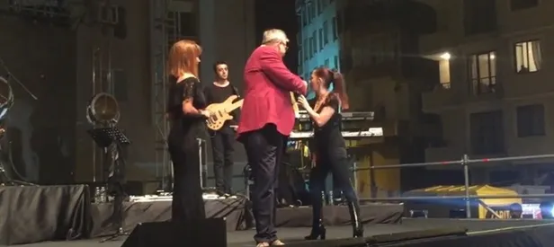 CHP’liye kızdı sahneyi terk etti