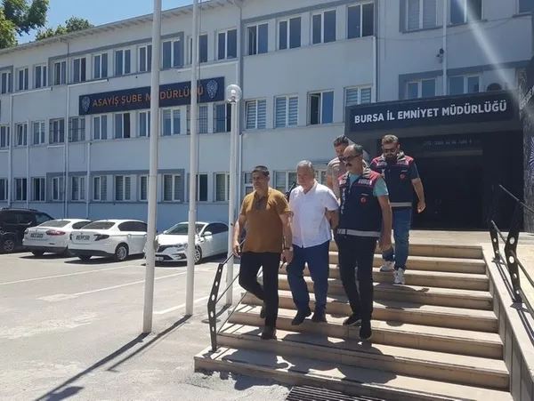 bursada-bozuk-et-ve-kurbanlik-dolandiriciligi-sorusturmasinda-sikayetci-sayisi-235e-yukseldi-1688386954537.jpg Bursa'da 'bozuk et ve kurbanlık dolandırıcılığı' soruşturmasında şikayetçi sayısı 235'e yükseldi-8