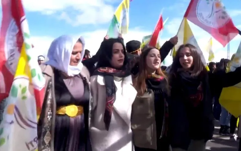 Van'da 'biji serok kürdistan' böğürtüleri