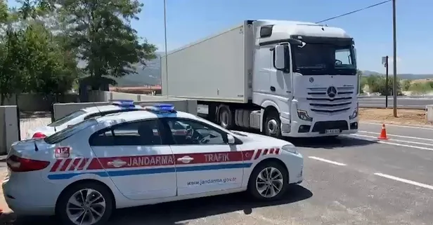 Yollarda haftanın Z raporu! 2 milyon 406 bin 651 araç denetlendi... 400 bin 980 araca ve sürücüye işlem yapıldı