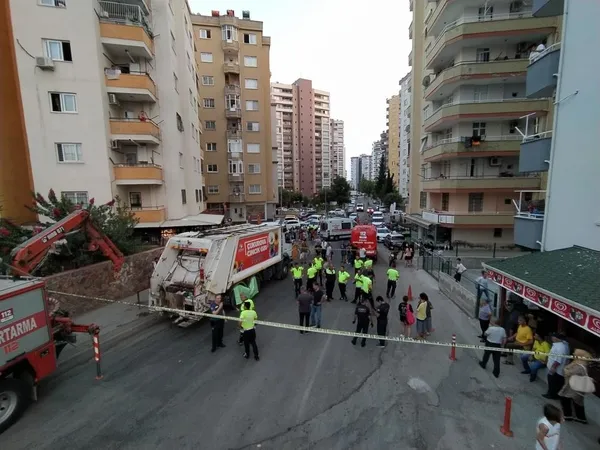 12-yasindaki-samet-cop-kamyonunun-altinda-can-verdi-1661283267338.jpg 12 yaşındaki Samet çöp kamyonunun altında can verdi-5