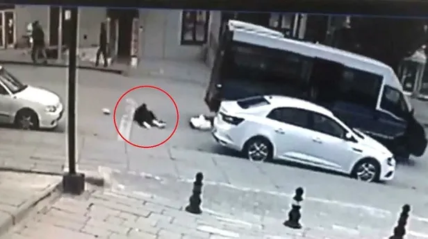 ankarada-lise-ogrencisi-helin-dogan-kapisi-acik-minibusten-dustu-o-anlar-kamerada-1642004812483.jpeg Ankara'da lise öğrencisi Helin Doğan kapısı açık minibüsten düştü! O anlar kamerada-4