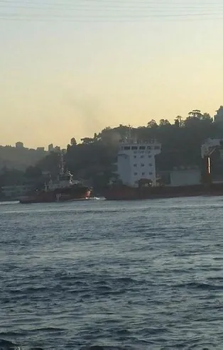 Son dakika: İstanbul Boğazı'nda arızalanan gemi sürüklendi