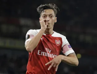 Mesut Özil'e çirkin saldırı!