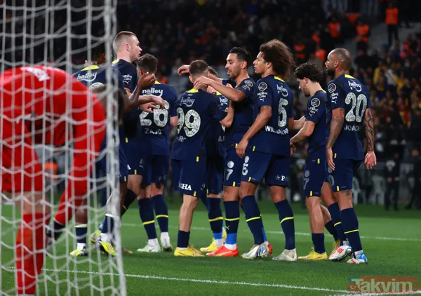 Jorge Jesus Da Kenarda Tehlikeyi Sezip Dördüncü Değişiklik Olarak Crespo'yu Sahaya Sürdü. Onun Gayreti Ve Valencia'nın Hareketliliği Sonucu Batshuayi De...