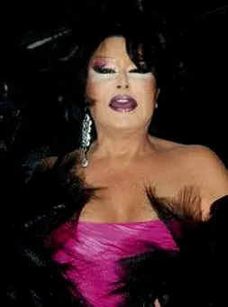 Müşterisini rahmetli aşkına benzetti!