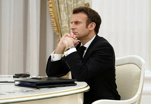 putin-ve-macrondan-ukrayna-zirvesi-kremlin-eli-cebinde-bekledigi-fotograflari-servis-etti-1644264440830.jpeg Putin ve Macron'dan 'Ukrayna' zirvesi! Kremlin eli cebinde beklediği fotoğrafları servis etti-3