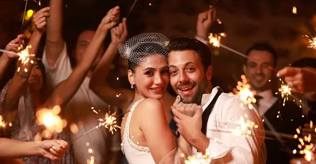 Sitare Akbaş 14 yıllık arkadaşlığın nasıl aşka dönüştüğünü ilk kez anlattı